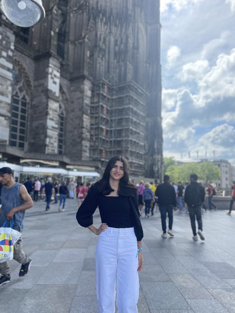 Helfer Sara Ivette aus Stuttgart